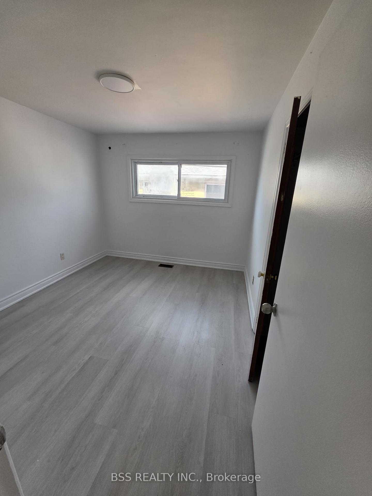 Photo 3 of 88 Southampton Drive, Scarborough, Eglinton East — HOMEH