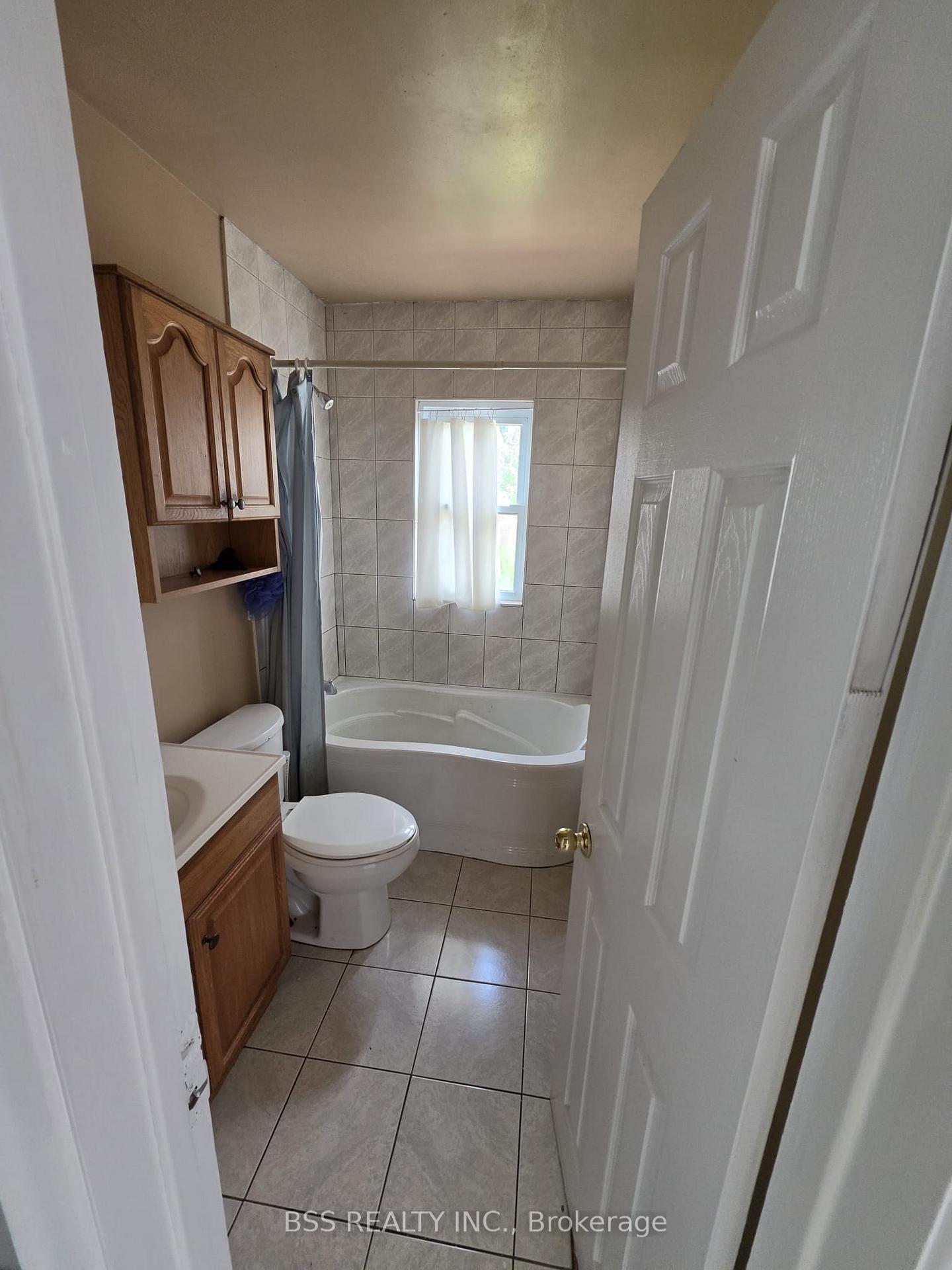 Photo 4 of 88 Southampton Drive, Scarborough, Eglinton East — HOMEH