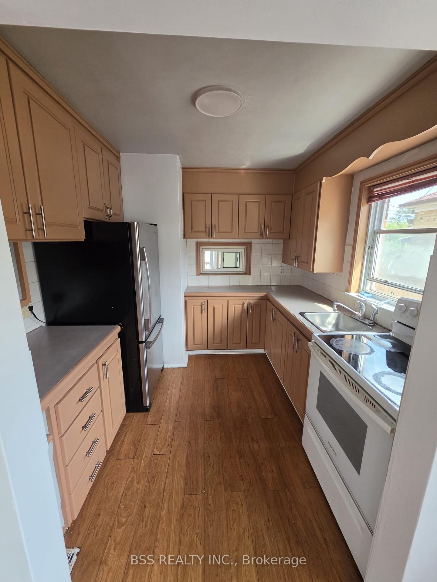 Photo 6 of 88 Southampton Drive, Scarborough, Eglinton East — HOMEH