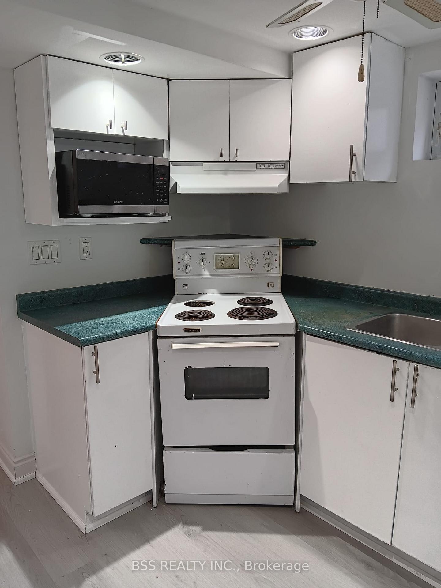 Photo 7 of 88 Southampton Drive, Scarborough, Eglinton East — HOMEH