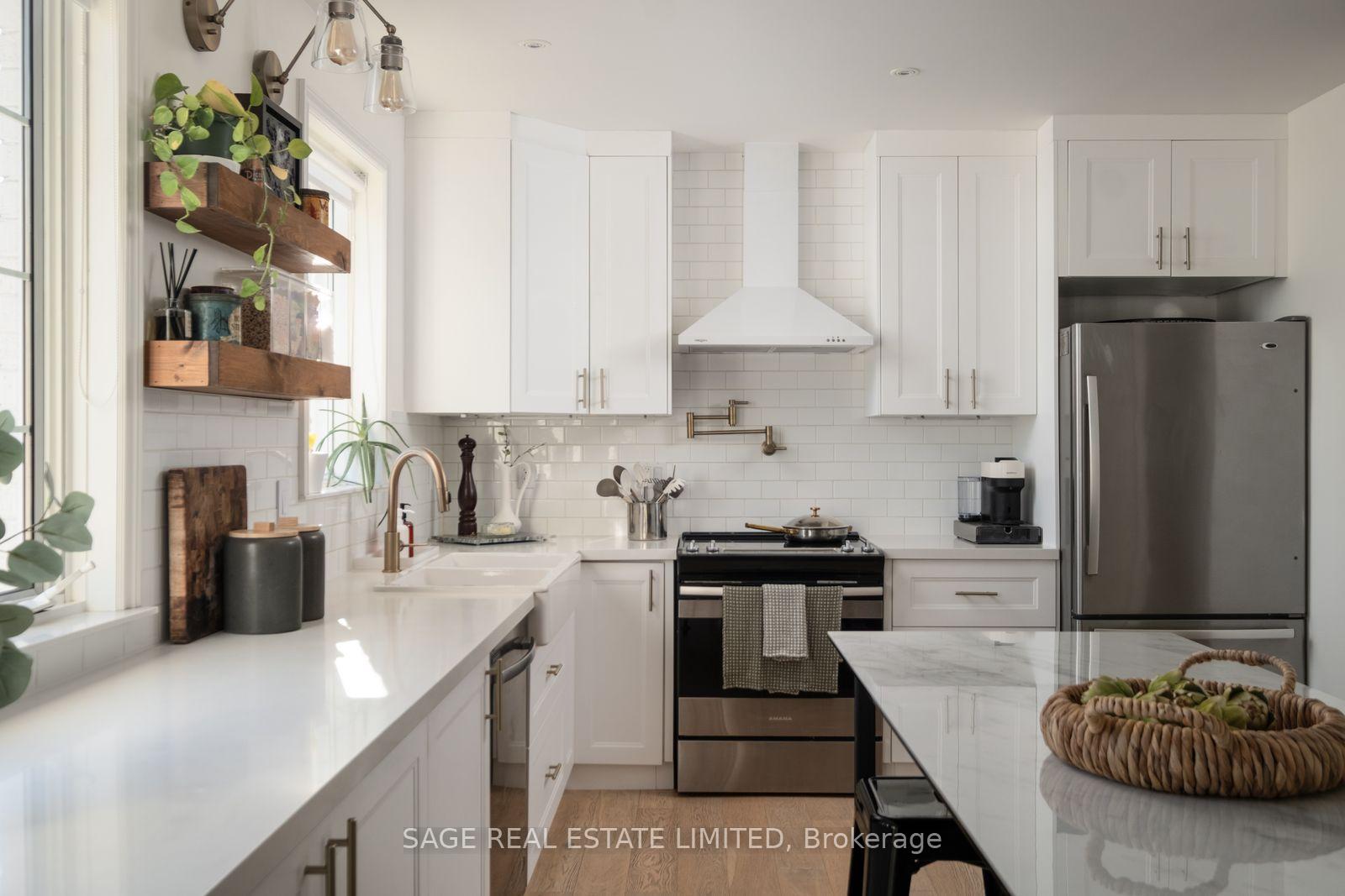 Photo 10 of 11 Maple Boulevard, Etobicoke, Mimico — HOMEH