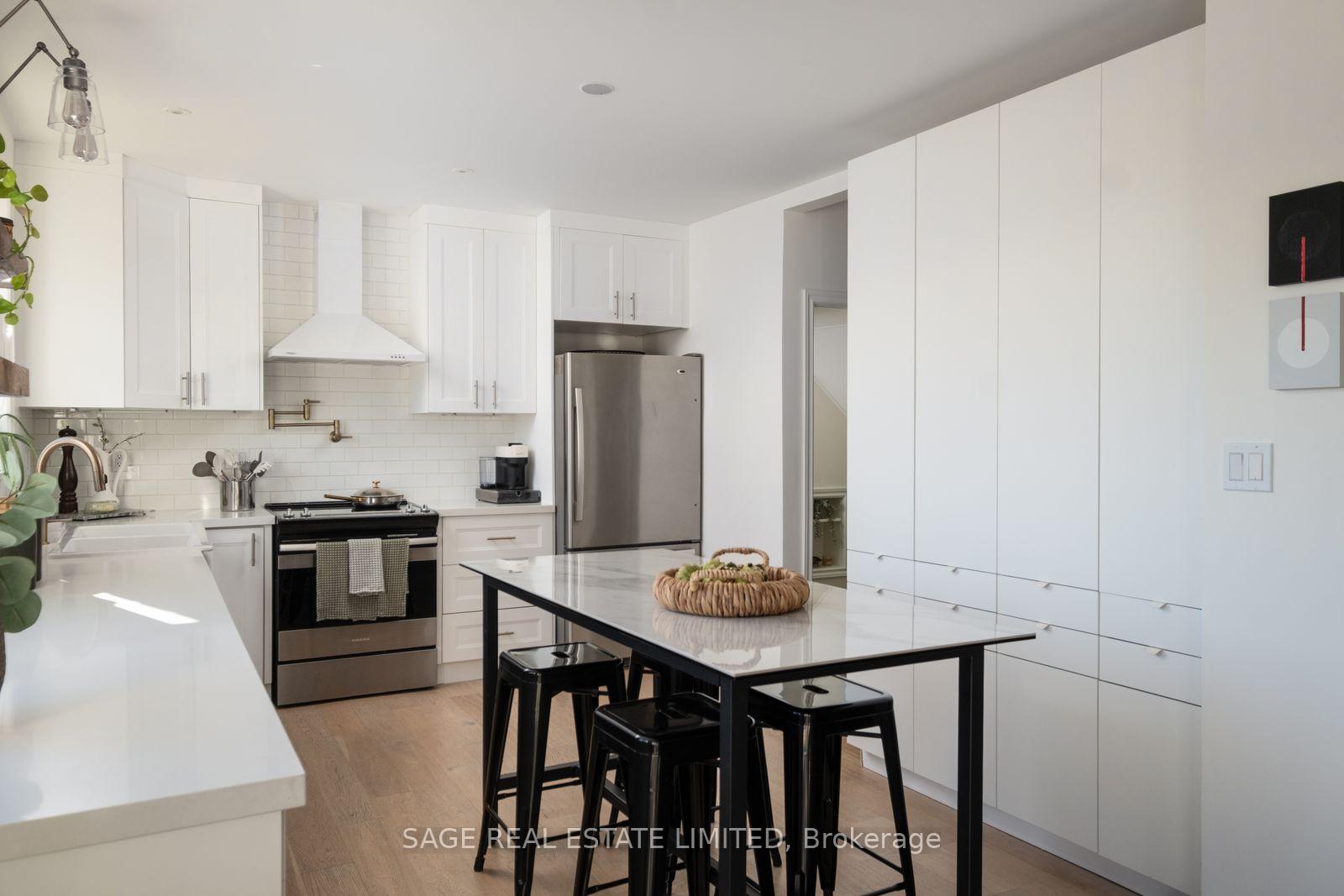 Photo 11 of 11 Maple Boulevard, Etobicoke, Mimico — HOMEH