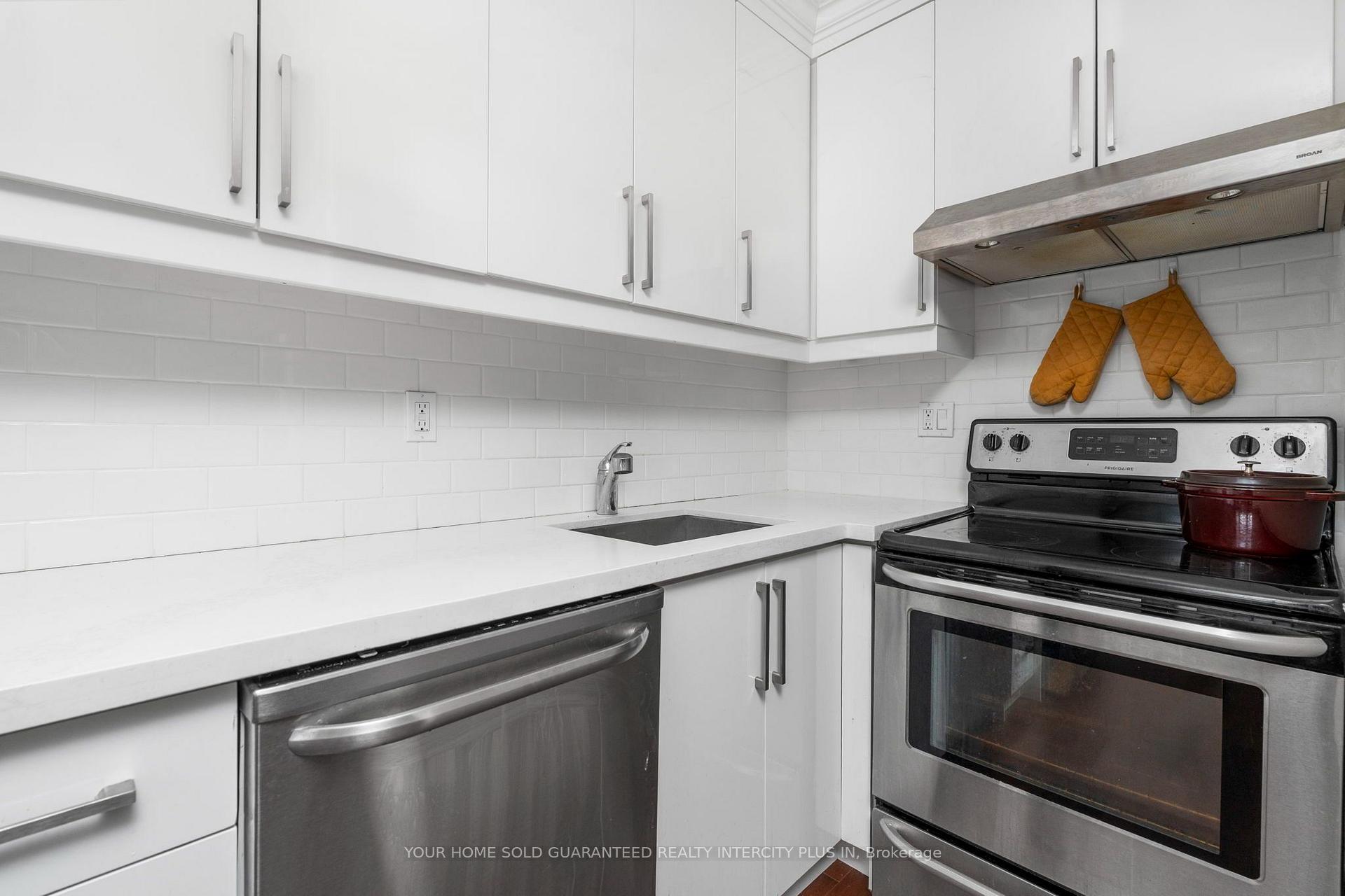 Photo 8 of Unit 202, 114 Vaughan Road, Toronto, Humewood-Cedarvale — HOMEH