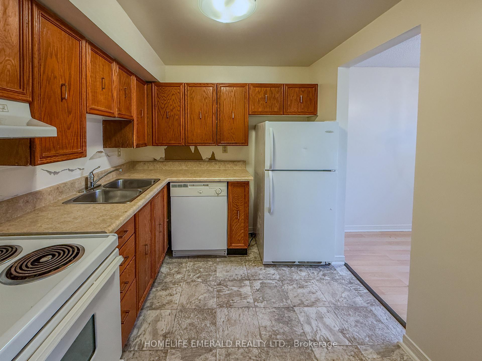 Photo 14 of Unit 8, 14 Shadowood Road, Barrie, Ardagh — HOMEH