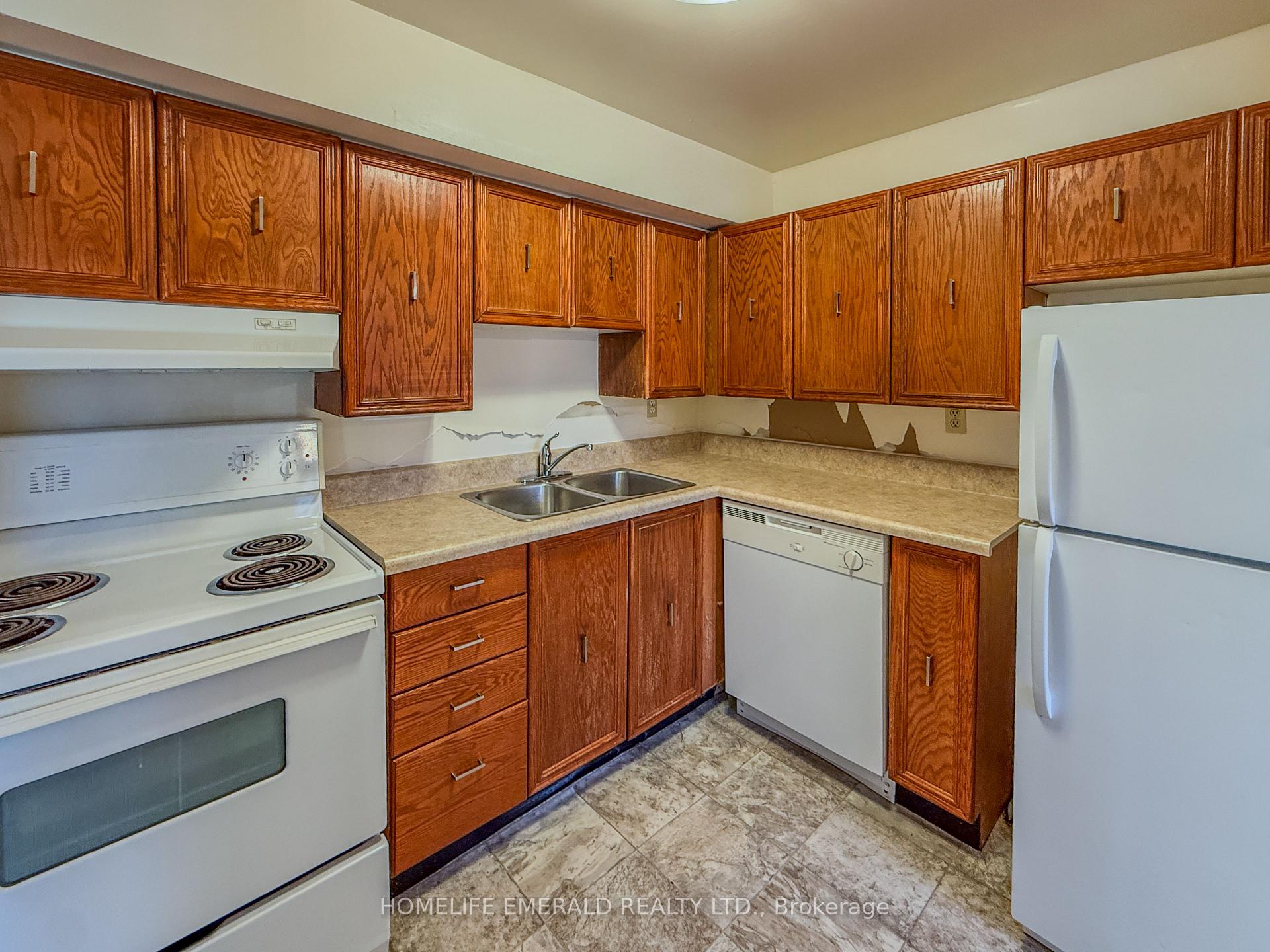 Photo 15 of Unit 8, 14 Shadowood Road, Barrie, Ardagh — HOMEH