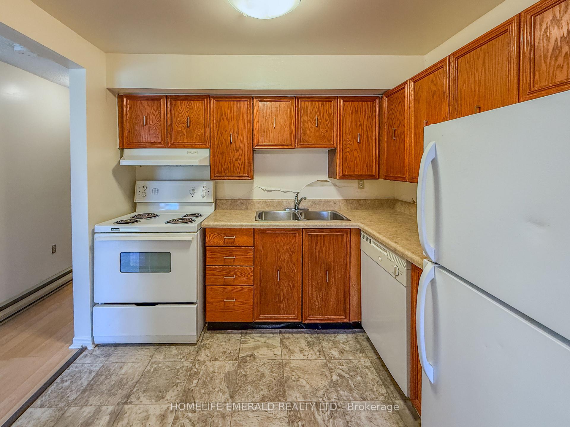 Photo 16 of Unit 8, 14 Shadowood Road, Barrie, Ardagh — HOMEH