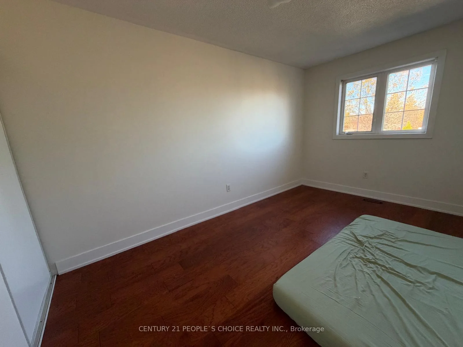 Photo 10 of 17 Corvette Court, Brampton, Fletcher's Meadow — HOMEH