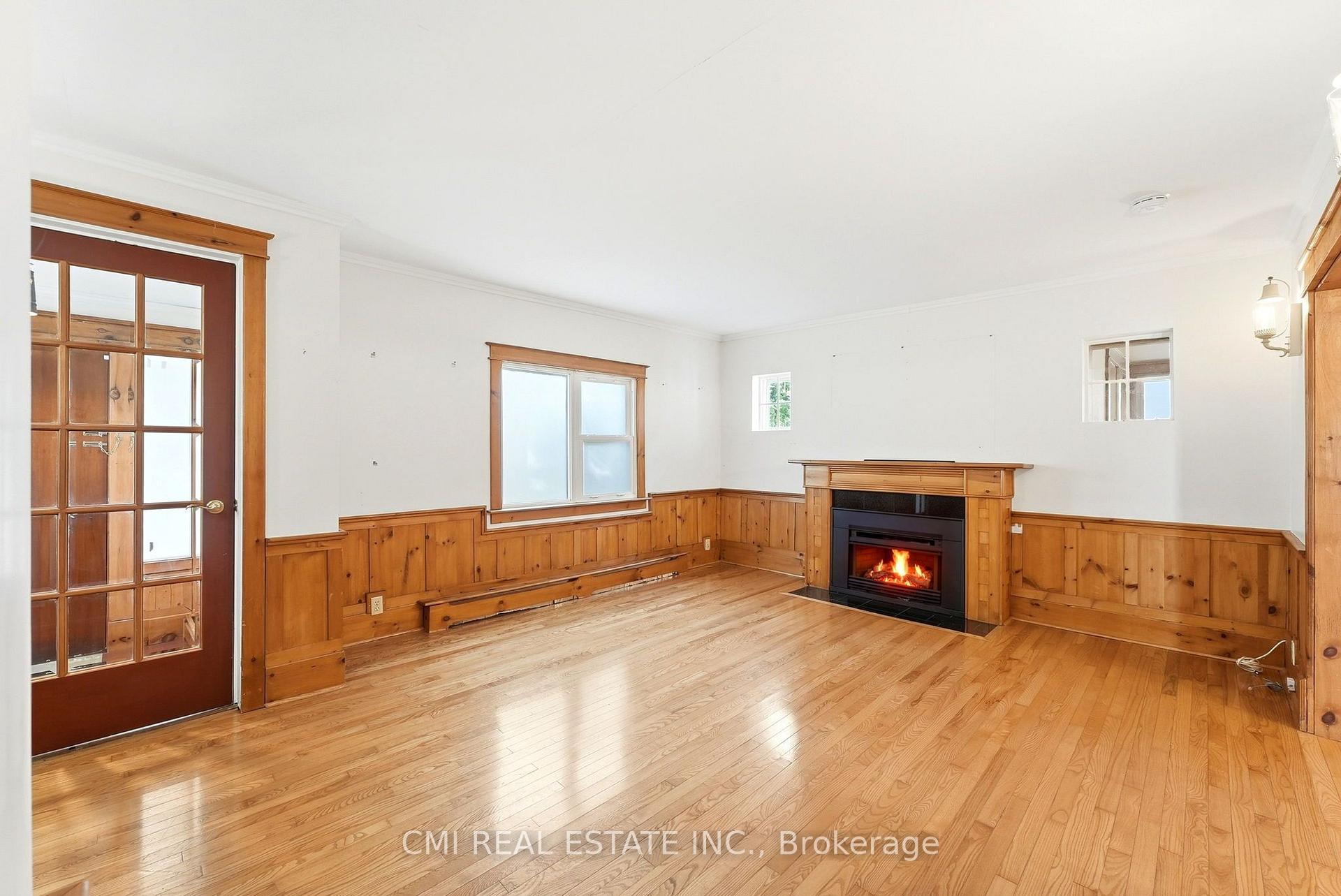 Photo 12 of 132 Base Line Road E, London, South G — HOMEH