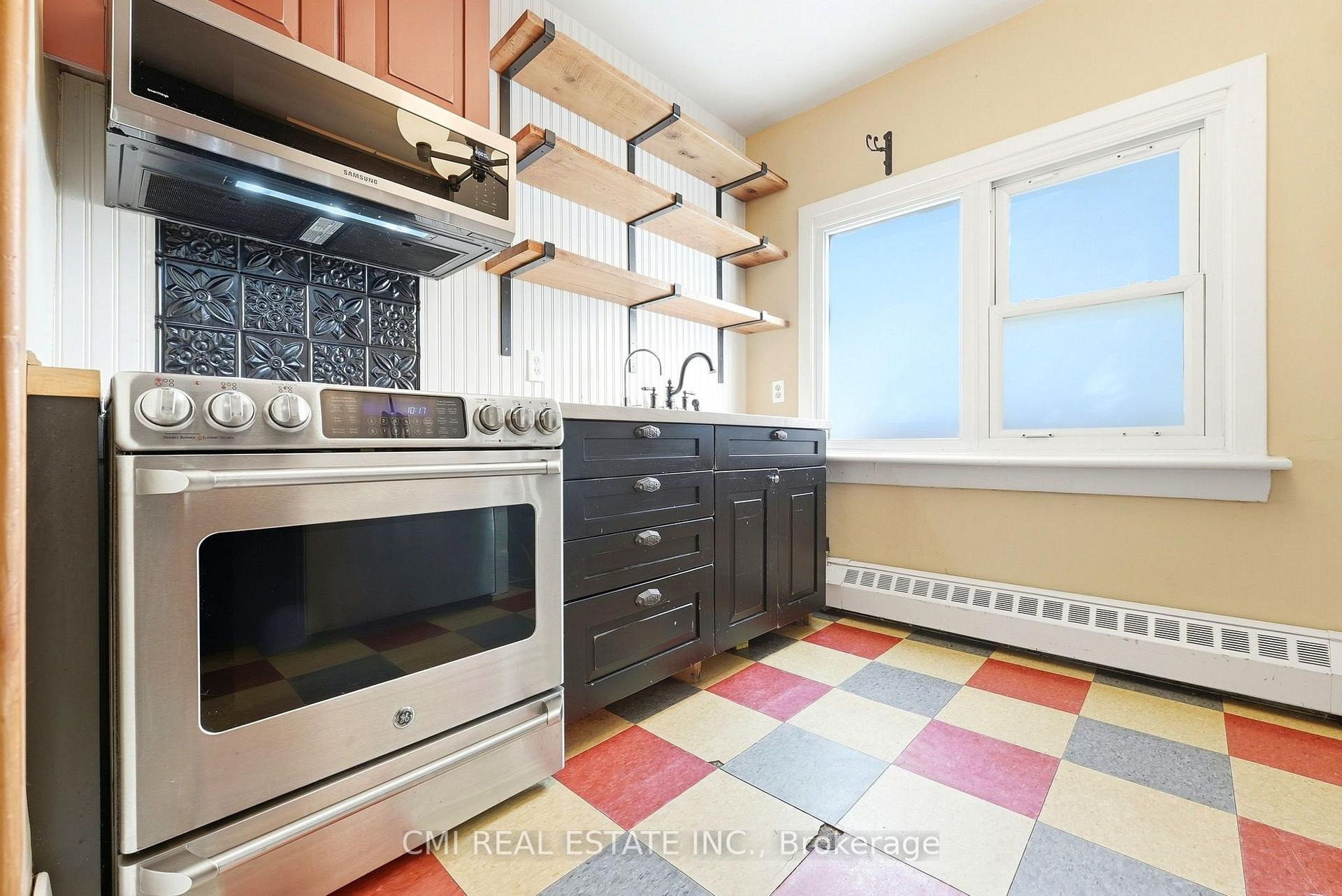 Photo 19 of 132 Base Line Road E, London, South G — HOMEH