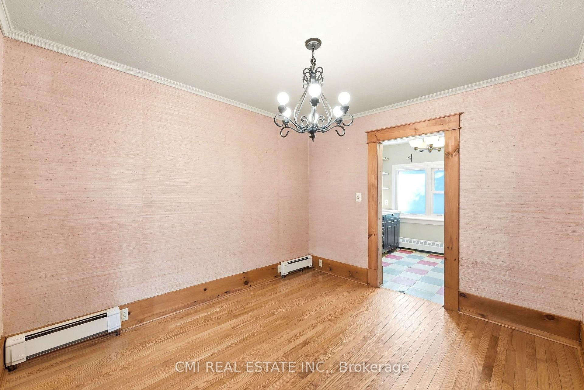 Photo 23 of 132 Base Line Road E, London, South G — HOMEH