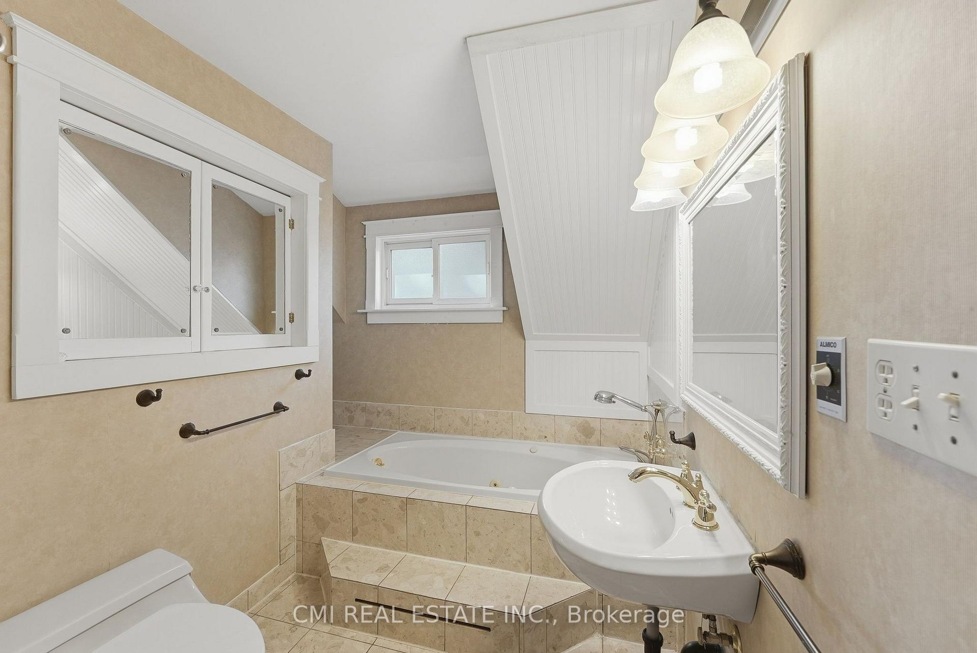 Photo 34 of 132 Base Line Road E, London, South G — HOMEH