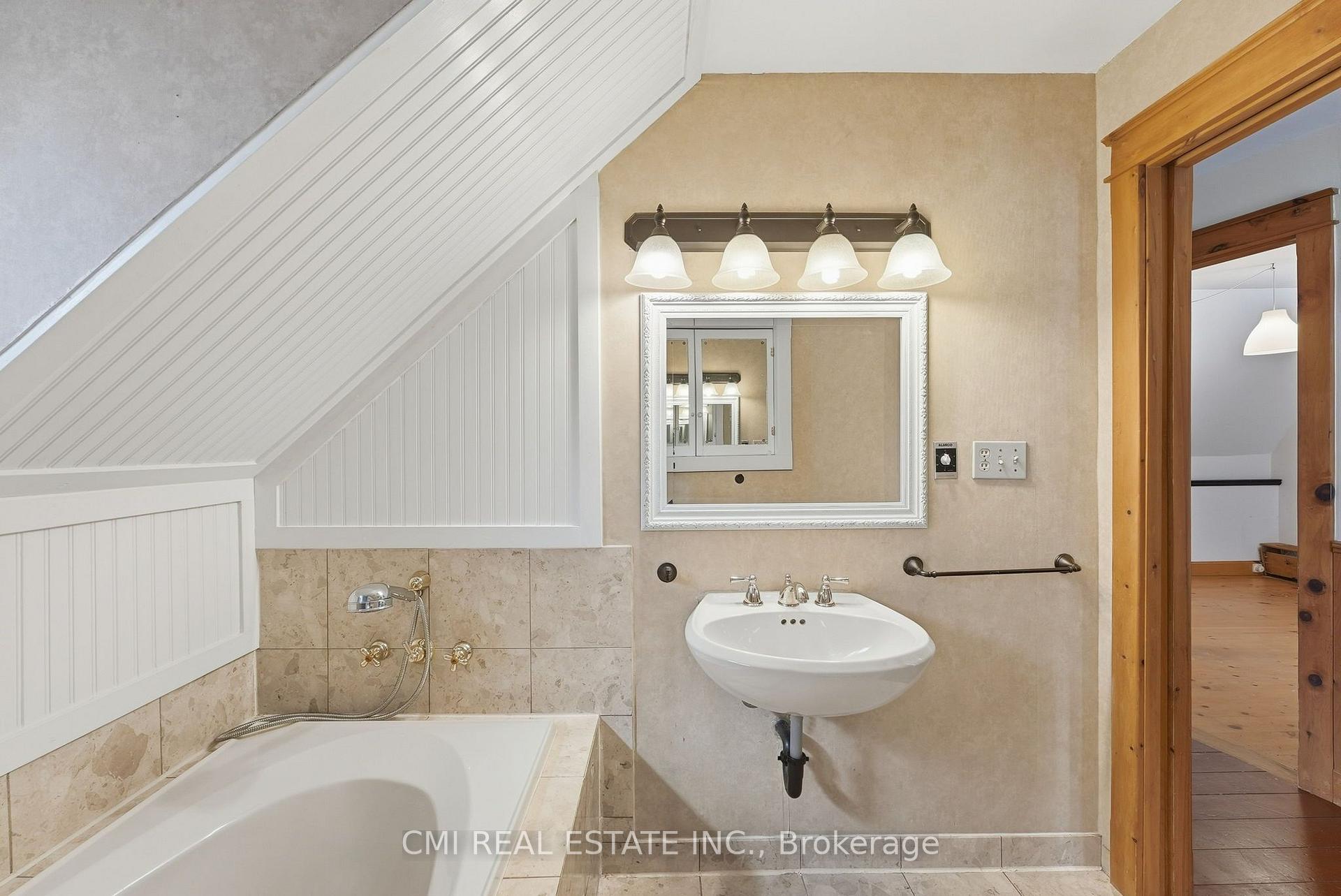Photo 36 of 132 Base Line Road E, London, South G — HOMEH