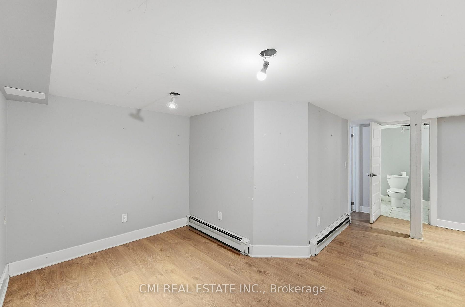 Photo 41 of 132 Base Line Road E, London, South G — HOMEH