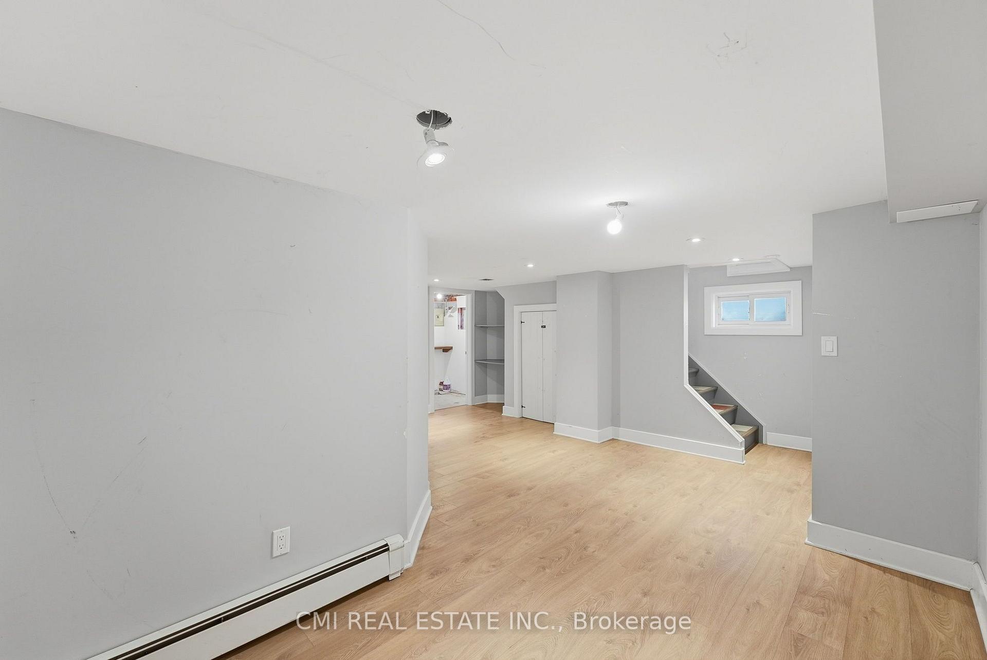 Photo 42 of 132 Base Line Road E, London, South G — HOMEH
