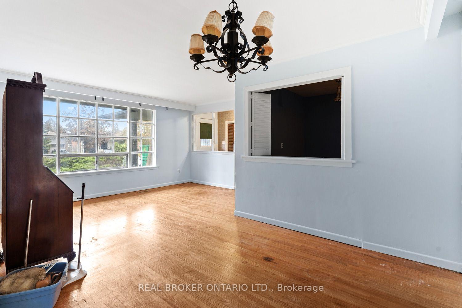 Photo 5 of 361 Rathburn Road, Etobicoke, Islington-City Centre West — HOMEH