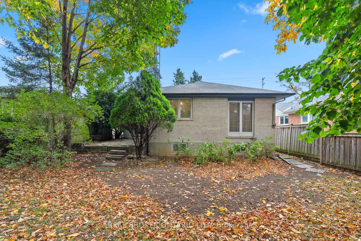 Photo 10 of 361 Rathburn Road, Etobicoke, Islington-City Centre West — HOMEH