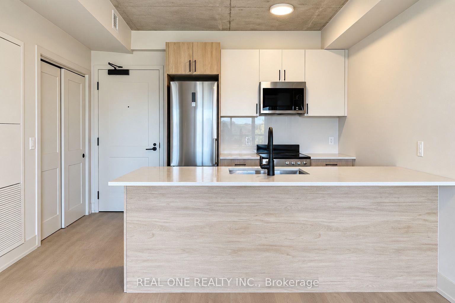 Photo 4 of Unit 409, 810 King Street W, Hamilton, Westdale — HOMEH