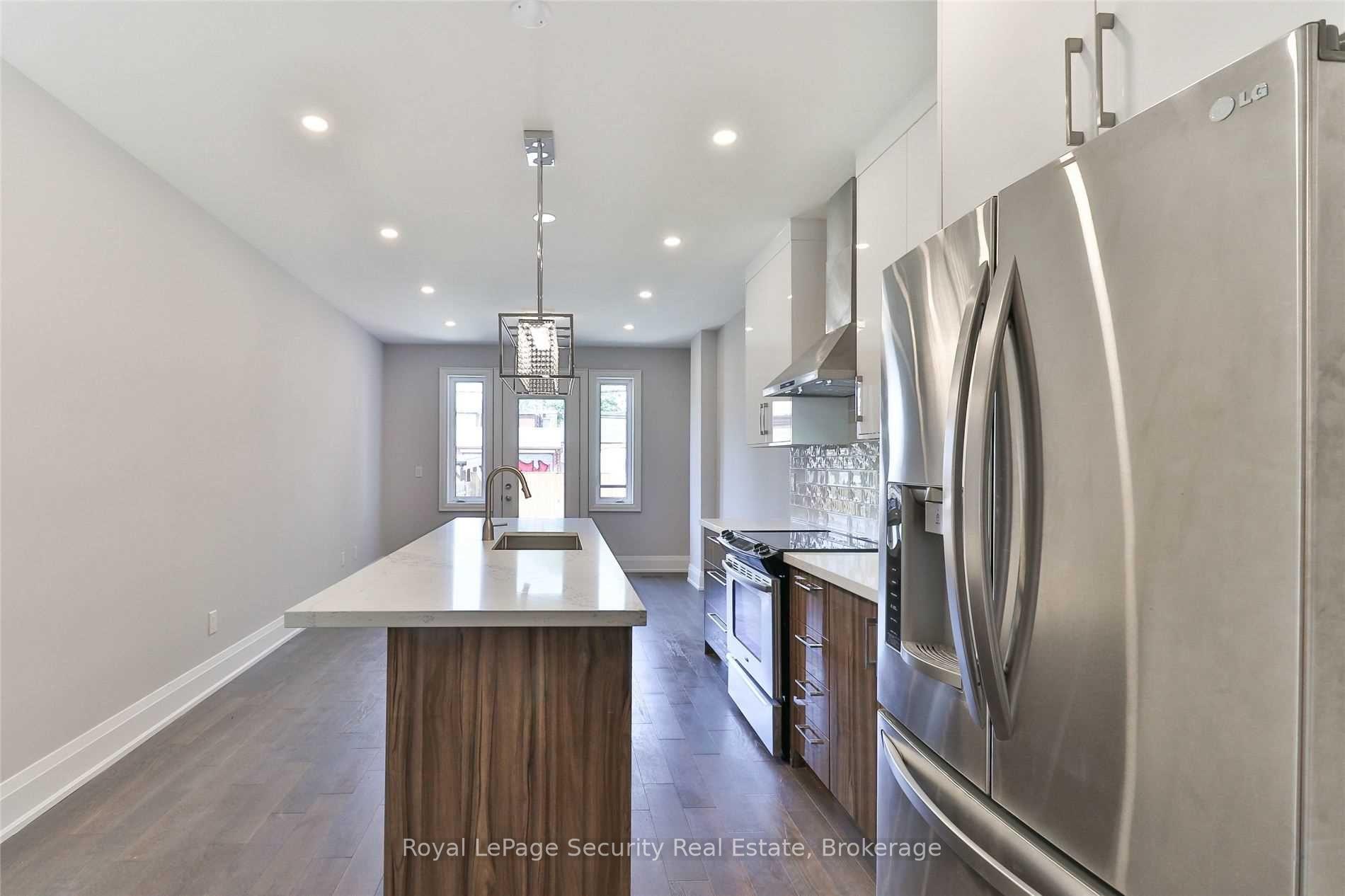 Photo 12 of Unit Main/ 2nd, 136 Markham Street, Toronto, Trinity-Bellwoods — HOMEH