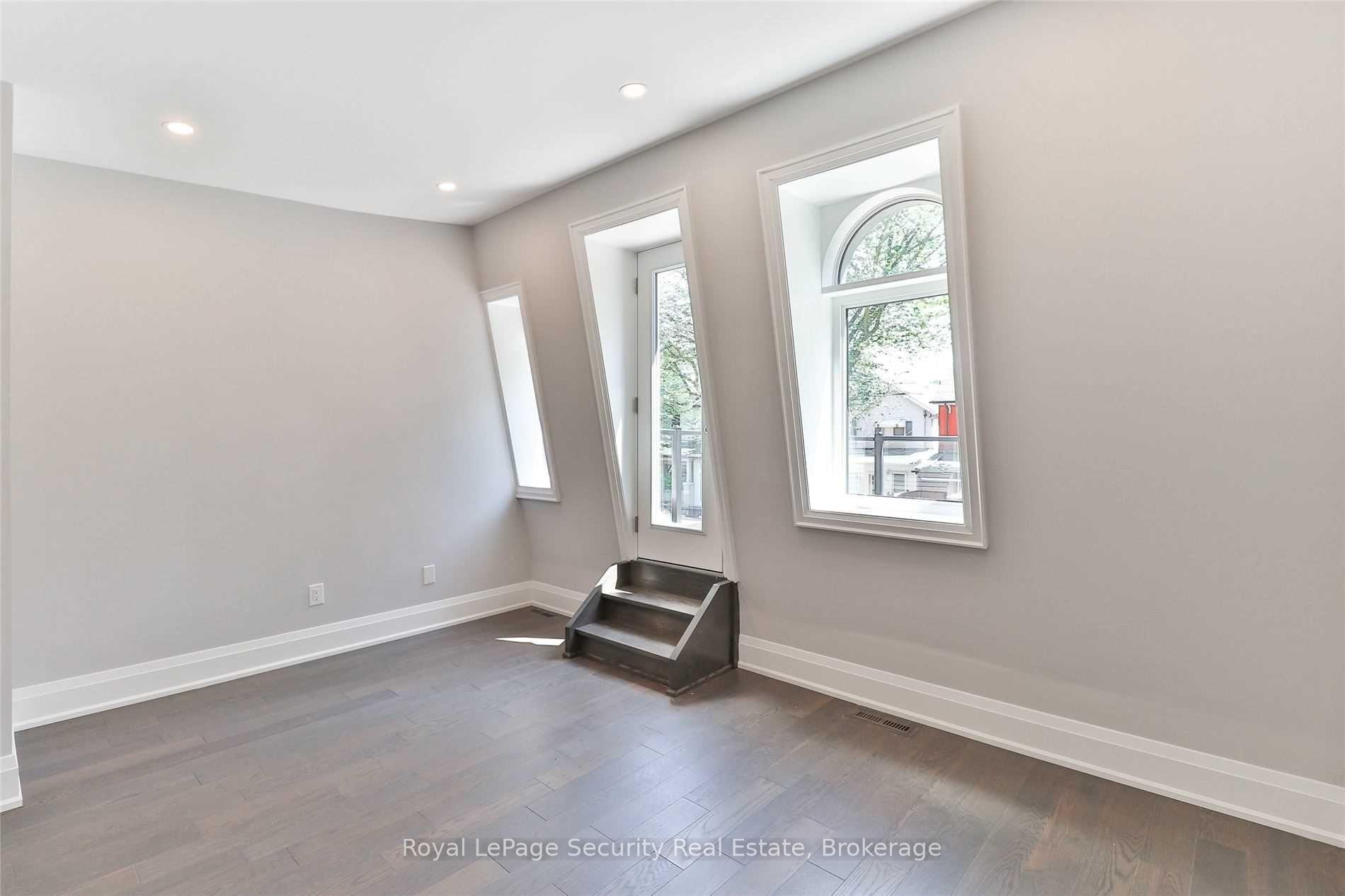 Photo 22 of Unit Main/ 2nd, 136 Markham Street, Toronto, Trinity-Bellwoods — HOMEH