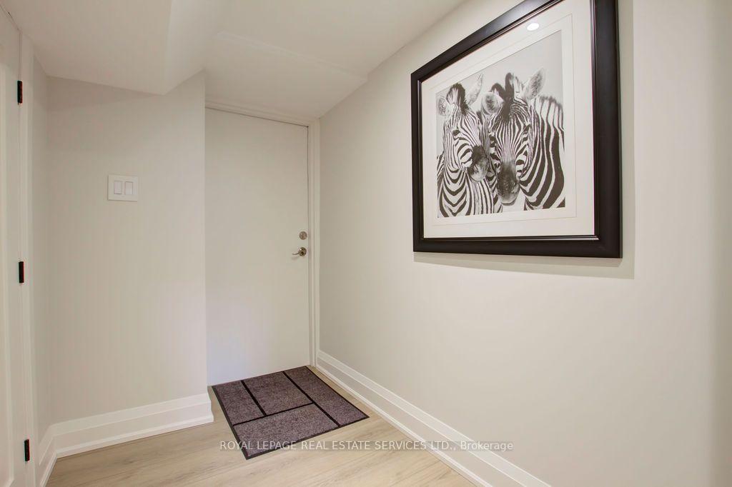 Photo 2 of Unit Unit 2, 164 Maurice Drive, Oakville, Central — HOMEH