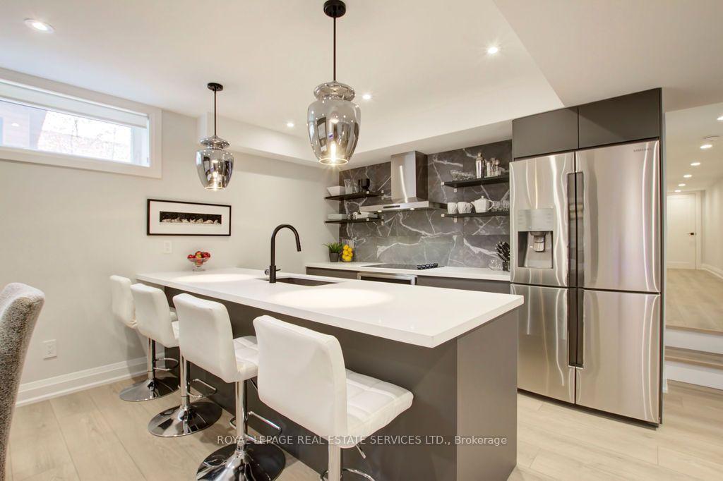 Photo 3 of Unit Unit 2, 164 Maurice Drive, Oakville, Central — HOMEH
