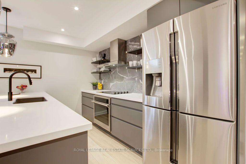Photo 5 of Unit Unit 2, 164 Maurice Drive, Oakville, Central — HOMEH