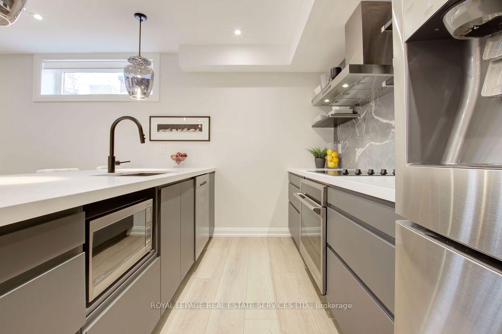 Photo 6 of Unit Unit 2, 164 Maurice Drive, Oakville, Central — HOMEH