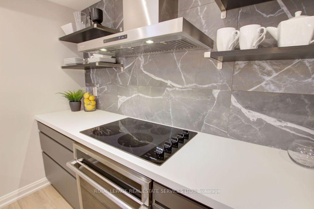 Photo 7 of Unit Unit 2, 164 Maurice Drive, Oakville, Central — HOMEH