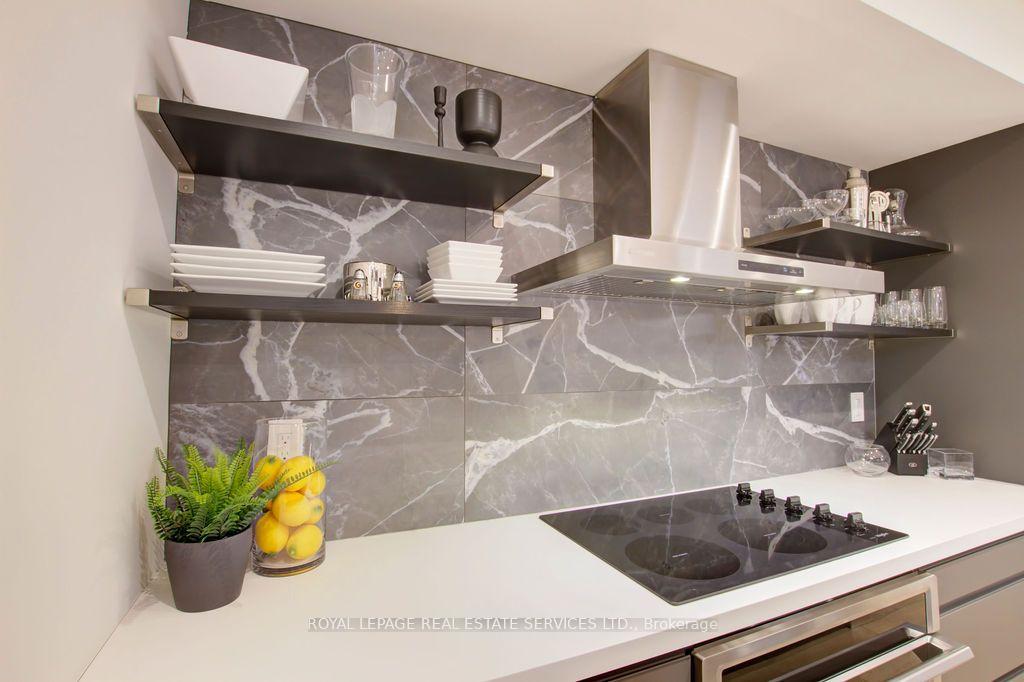 Photo 8 of Unit Unit 2, 164 Maurice Drive, Oakville, Central — HOMEH