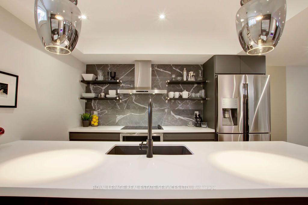 Photo 9 of Unit Unit 2, 164 Maurice Drive, Oakville, Central — HOMEH