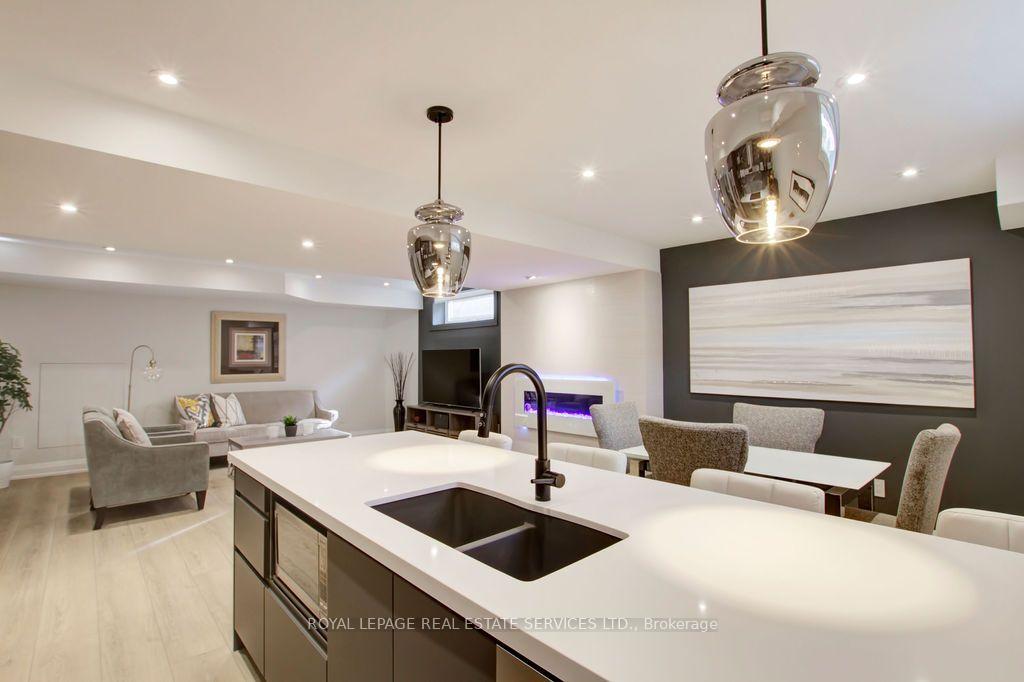 Photo 10 of Unit Unit 2, 164 Maurice Drive, Oakville, Central — HOMEH
