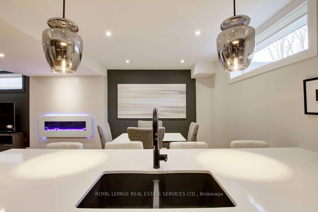 Photo 11 of Unit Unit 2, 164 Maurice Drive, Oakville, Central — HOMEH