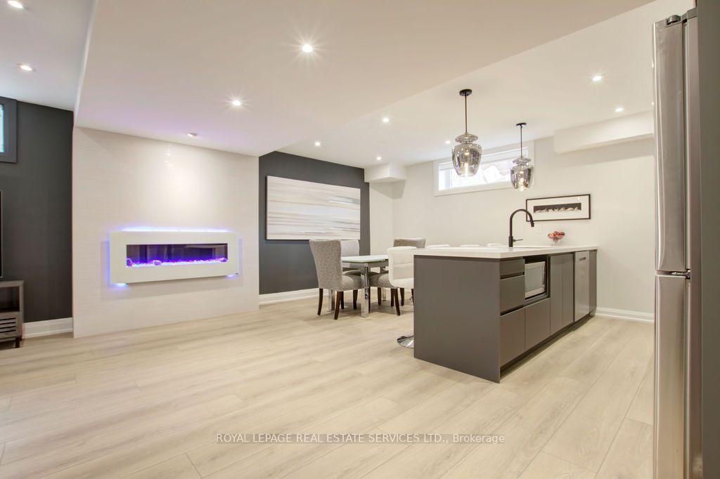 Photo 14 of Unit Unit 2, 164 Maurice Drive, Oakville, Central — HOMEH