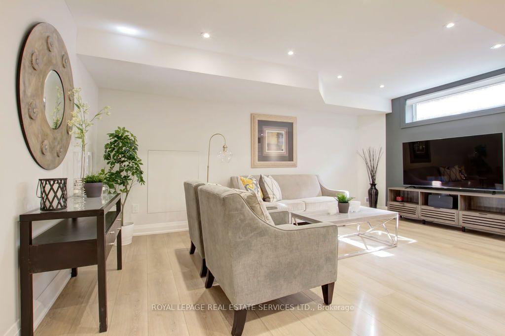 Photo 24 of Unit Unit 2, 164 Maurice Drive, Oakville, Central — HOMEH