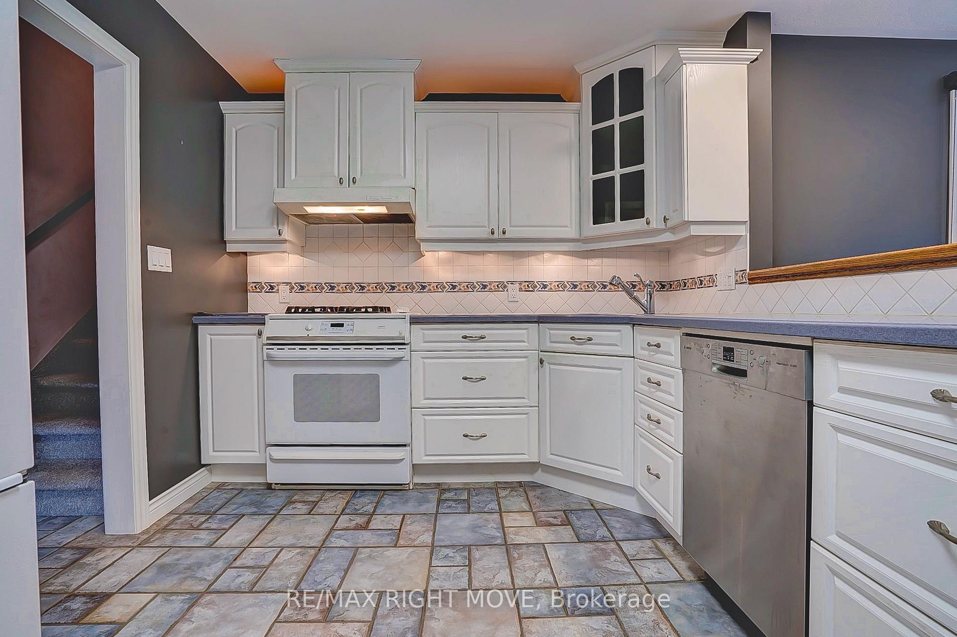 Photo 8 of 456 Jamieson Drive, Orillia — HOMEH