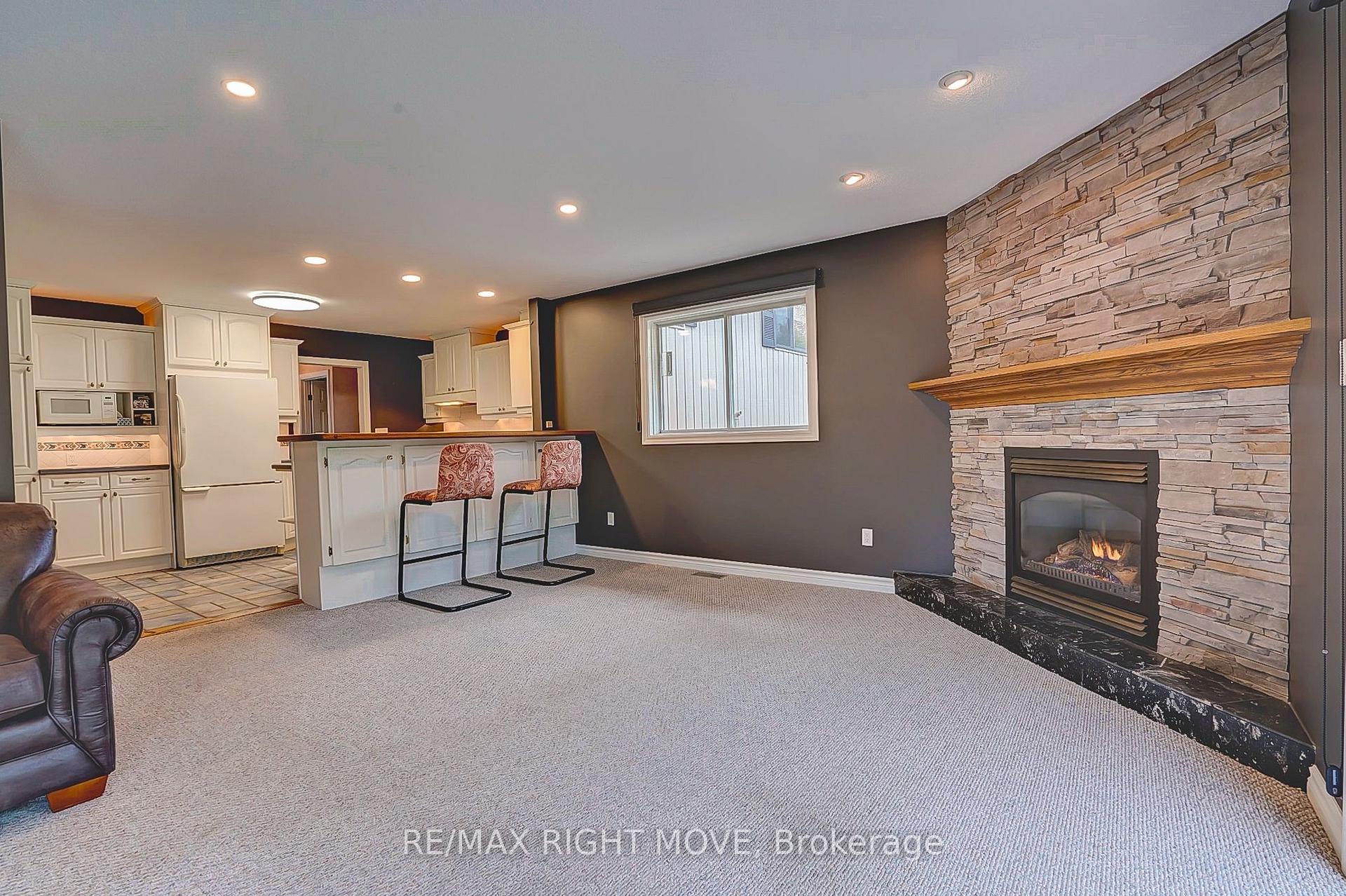 Photo 11 of 456 Jamieson Drive, Orillia — HOMEH