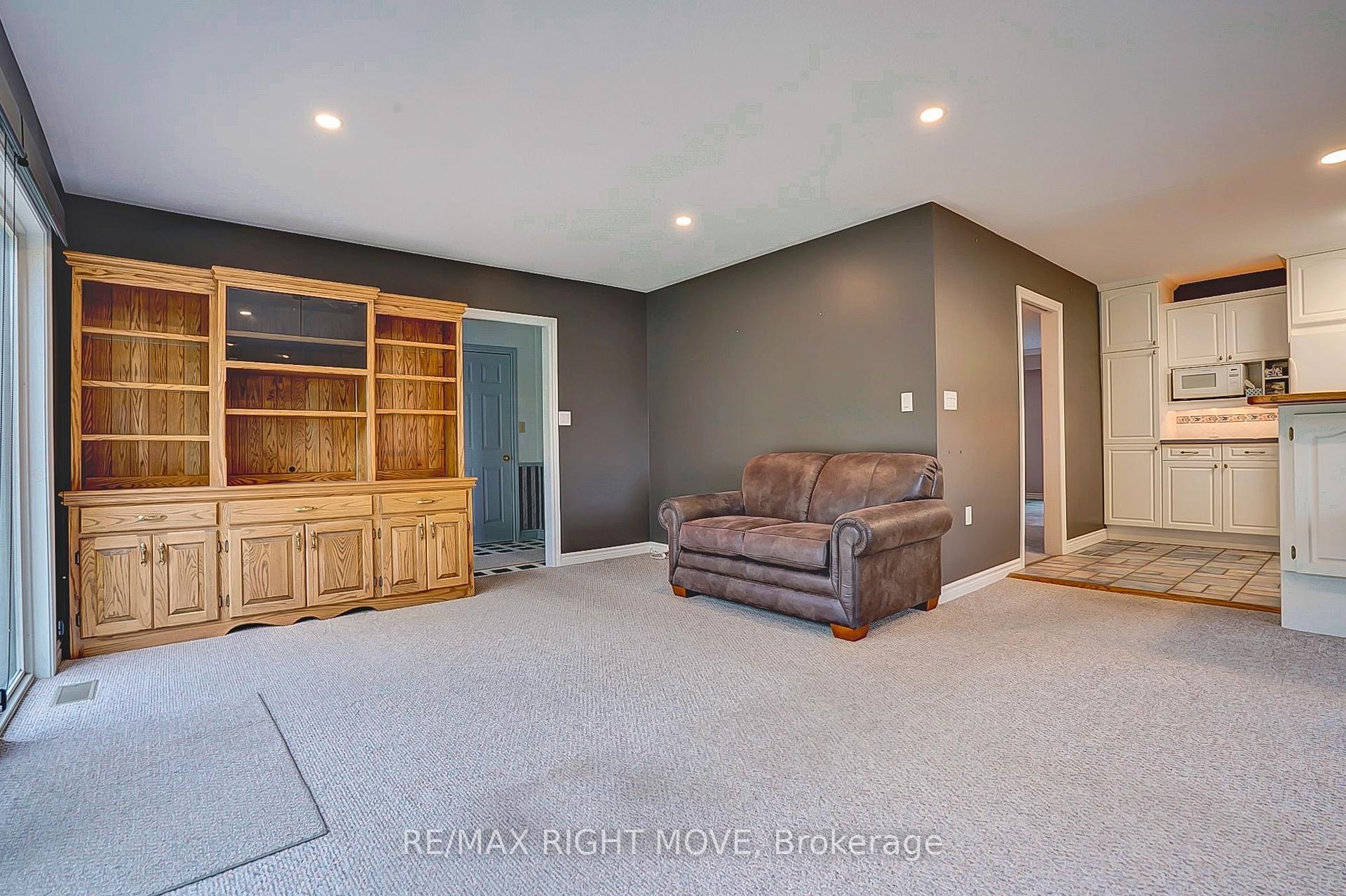 Photo 12 of 456 Jamieson Drive, Orillia — HOMEH