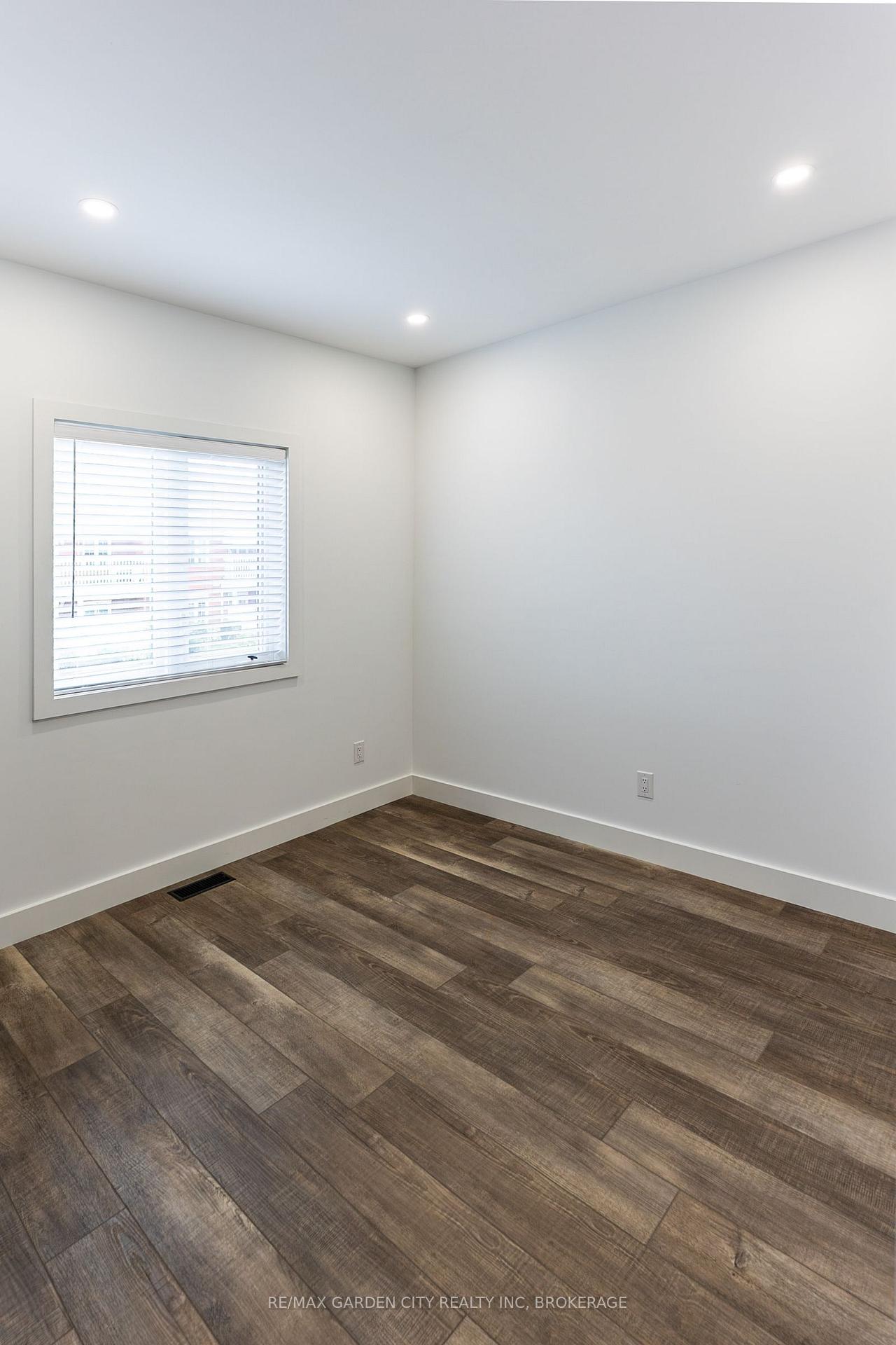 Photo 23 of 614b Niagara Street, St. Catharines, Bunting/Linwell — HOMEH