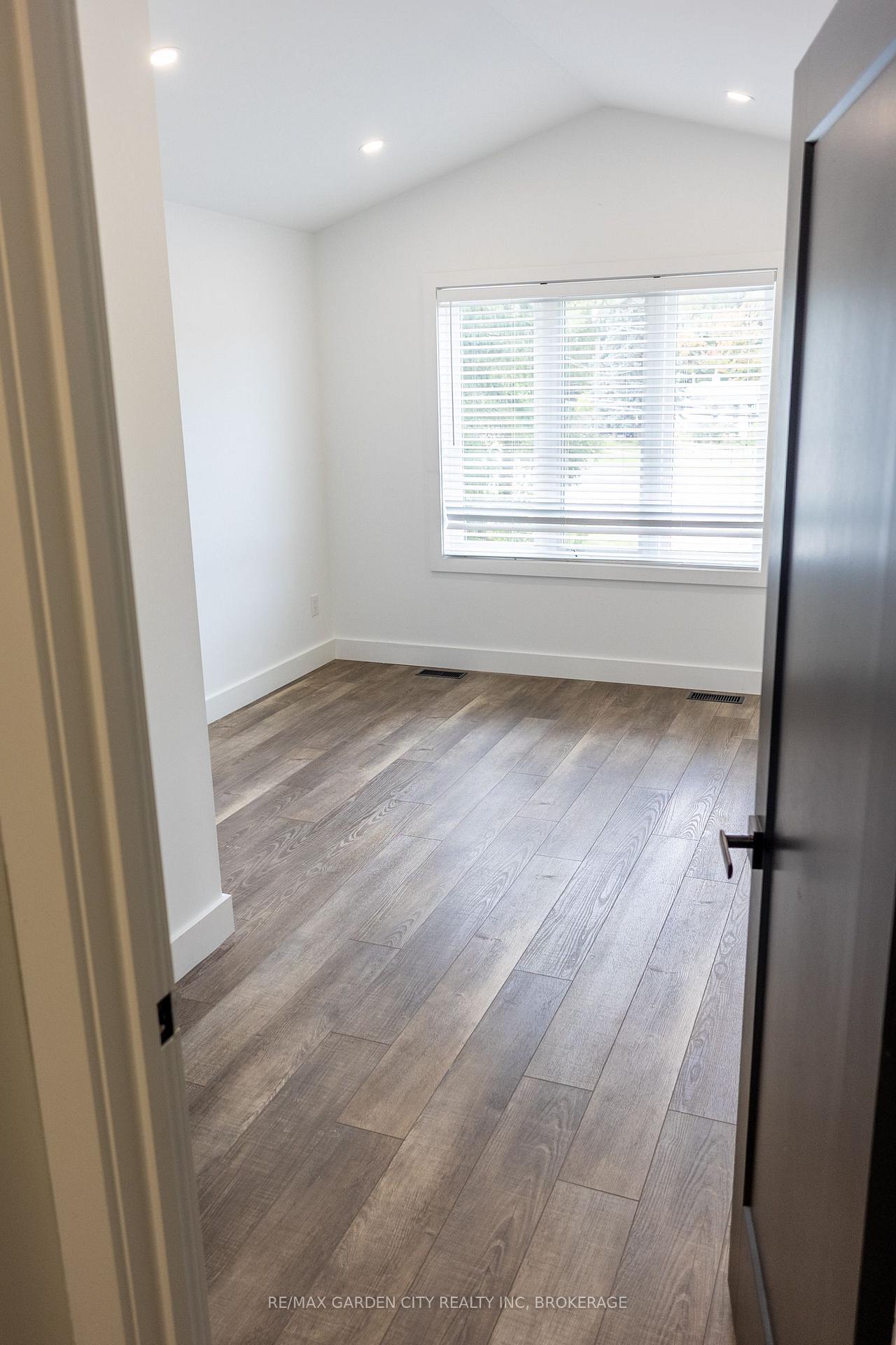 Photo 29 of 614b Niagara Street, St. Catharines, Bunting/Linwell — HOMEH