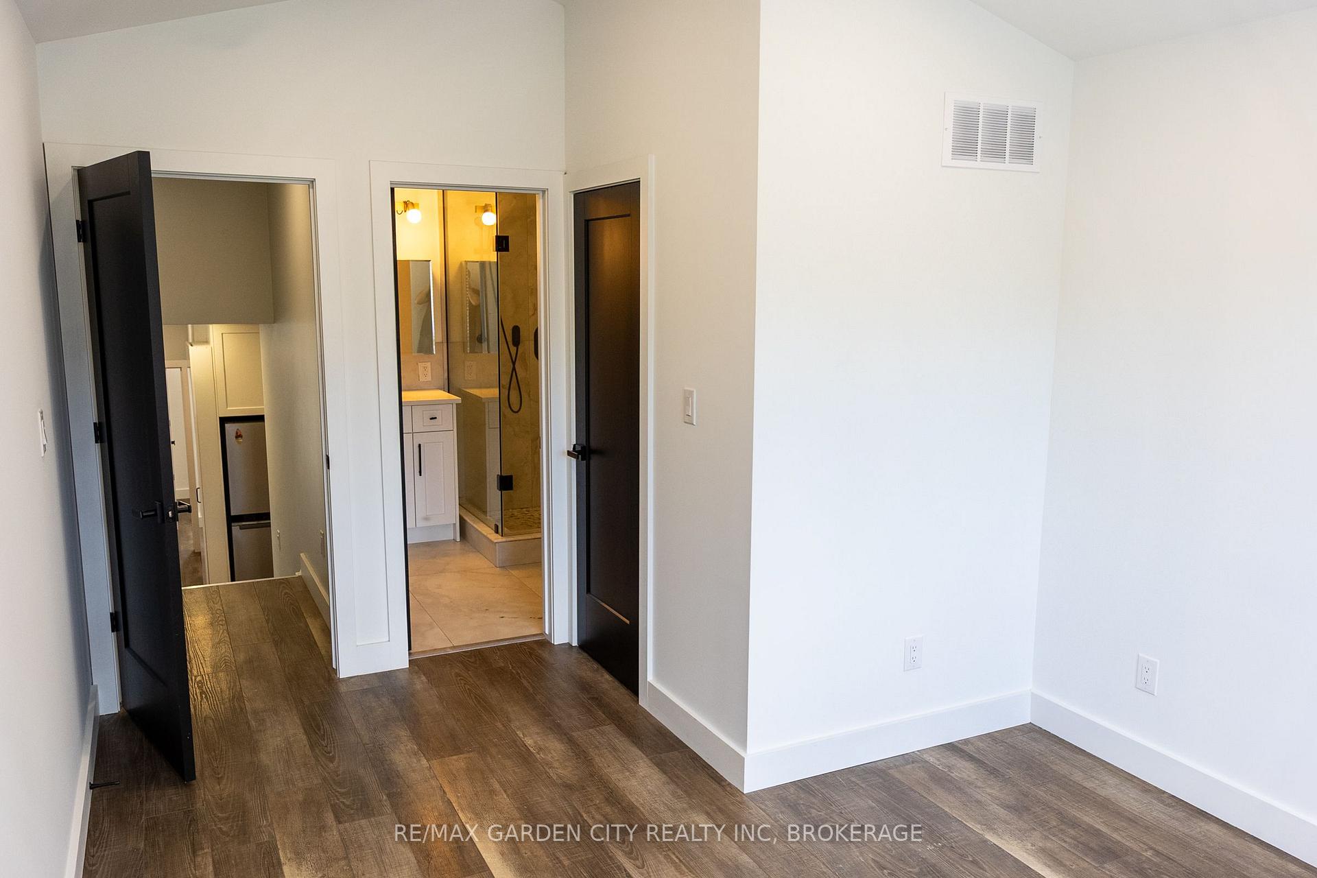 Photo 32 of 614b Niagara Street, St. Catharines, Bunting/Linwell — HOMEH