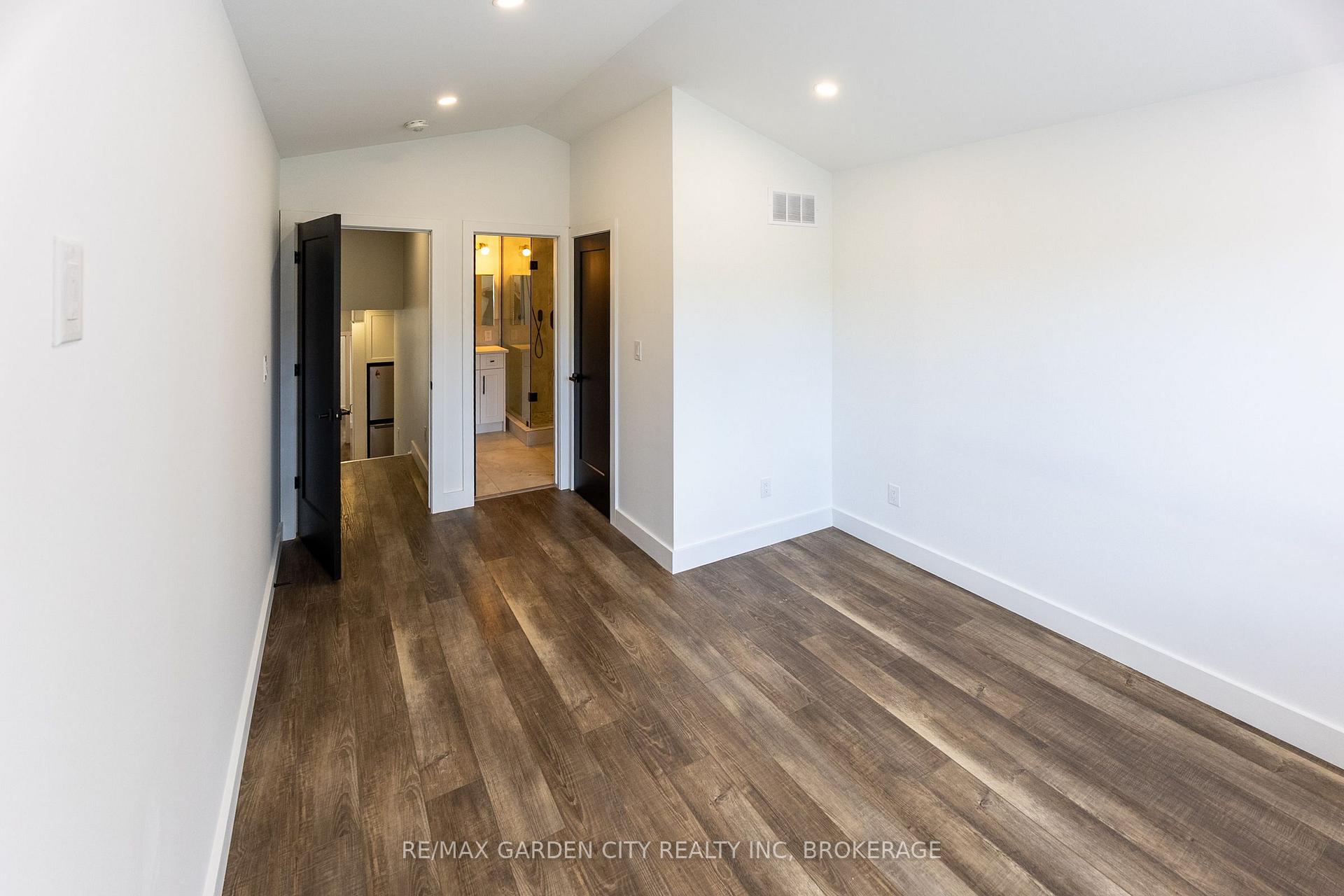Photo 33 of 614b Niagara Street, St. Catharines, Bunting/Linwell — HOMEH