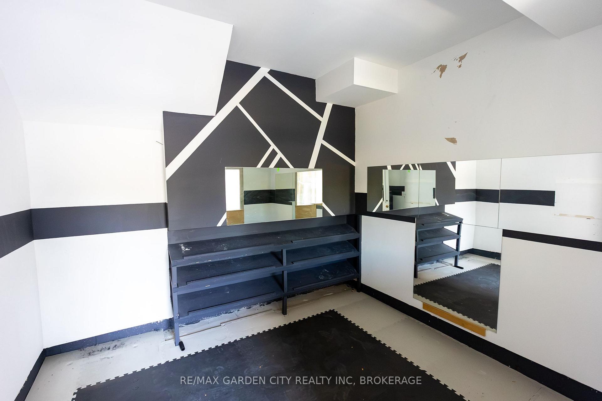 Photo 58 of 614b Niagara Street, St. Catharines, Bunting/Linwell — HOMEH