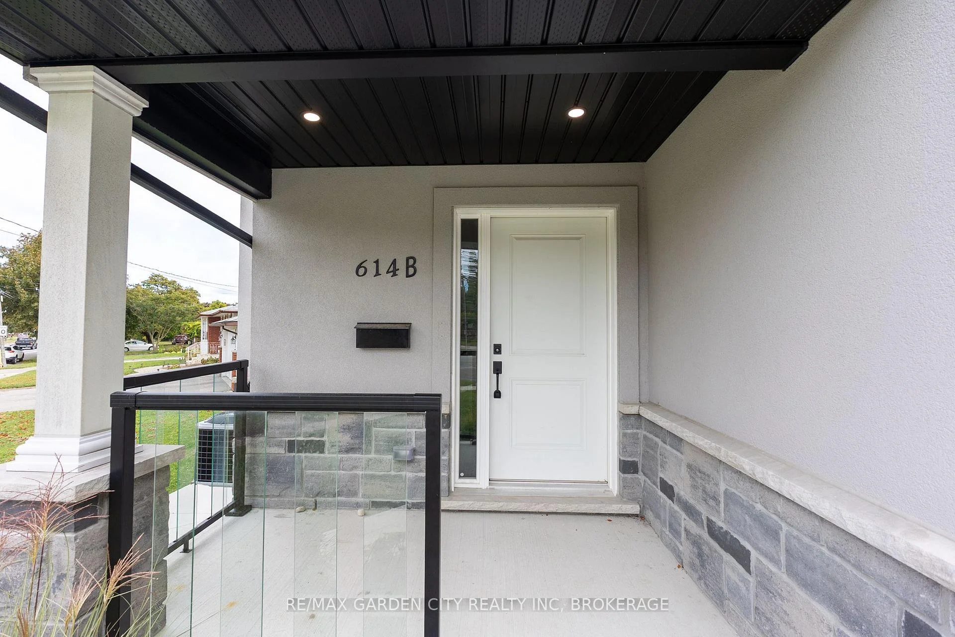 Photo 6 of 614b Niagara Street, St. Catharines, Bunting/Linwell — HOMEH