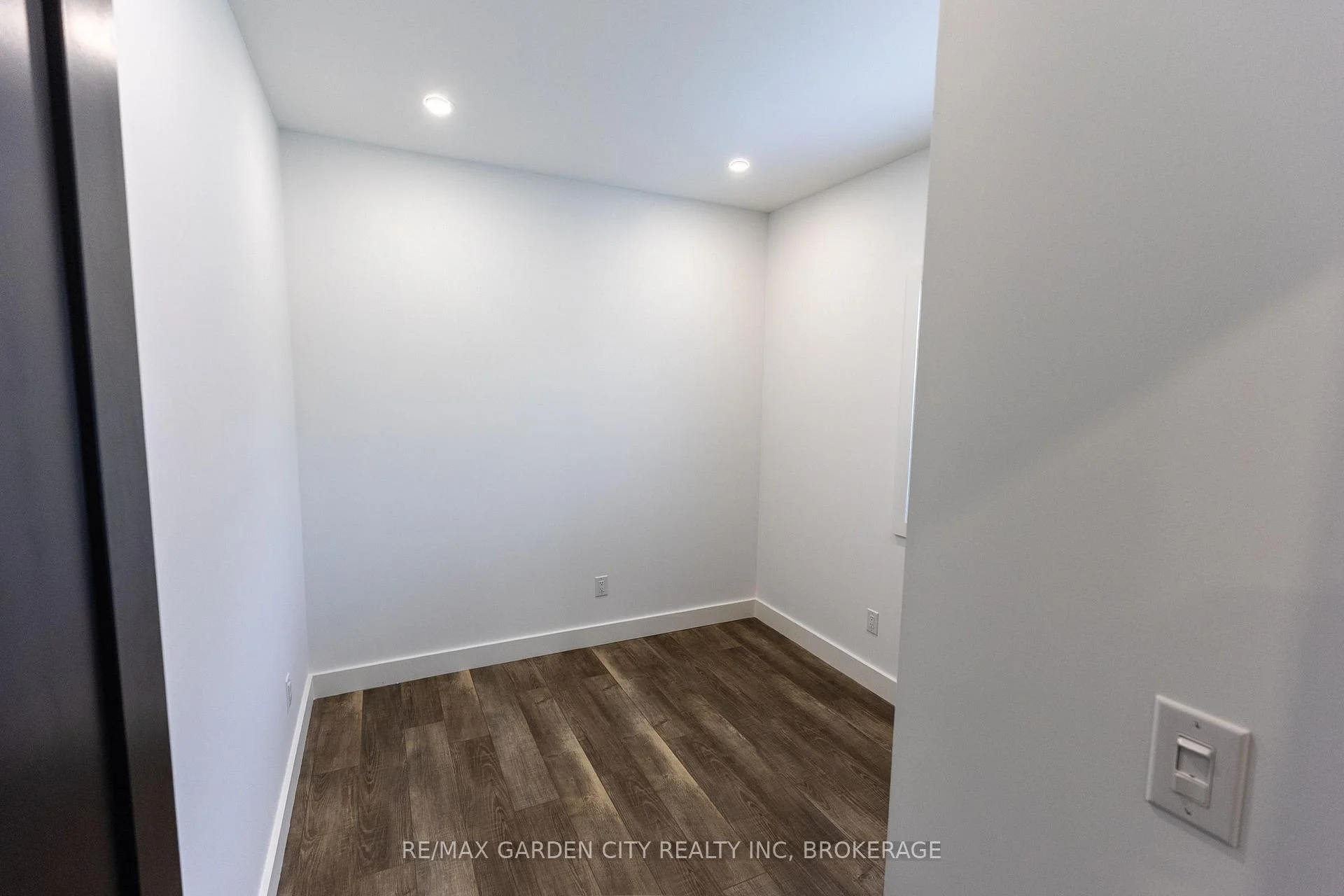 Photo 13 of 614b Niagara Street, St. Catharines, Bunting/Linwell — HOMEH
