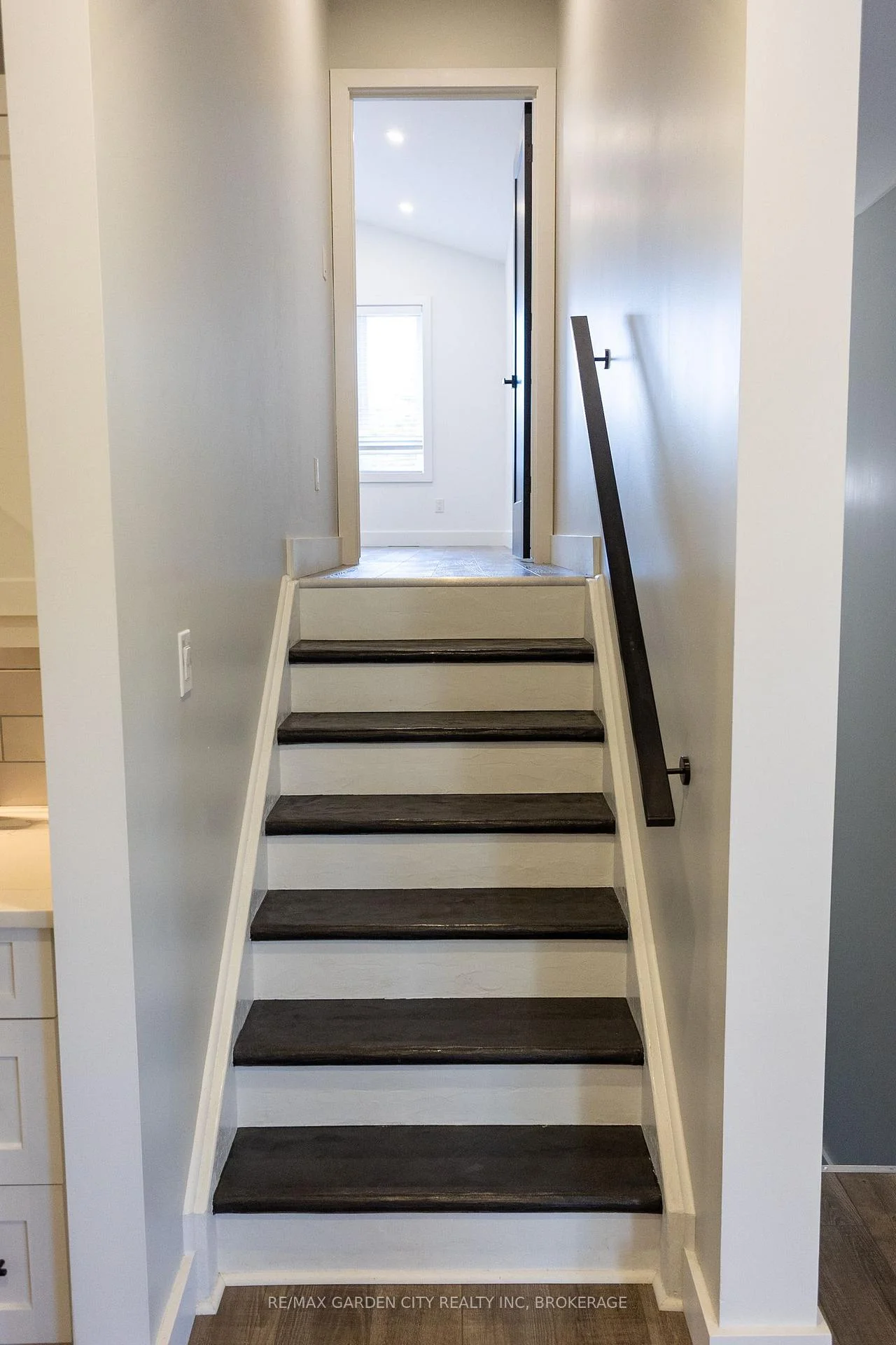 Photo 30 of 614b Niagara Street, St. Catharines, Bunting/Linwell — HOMEH