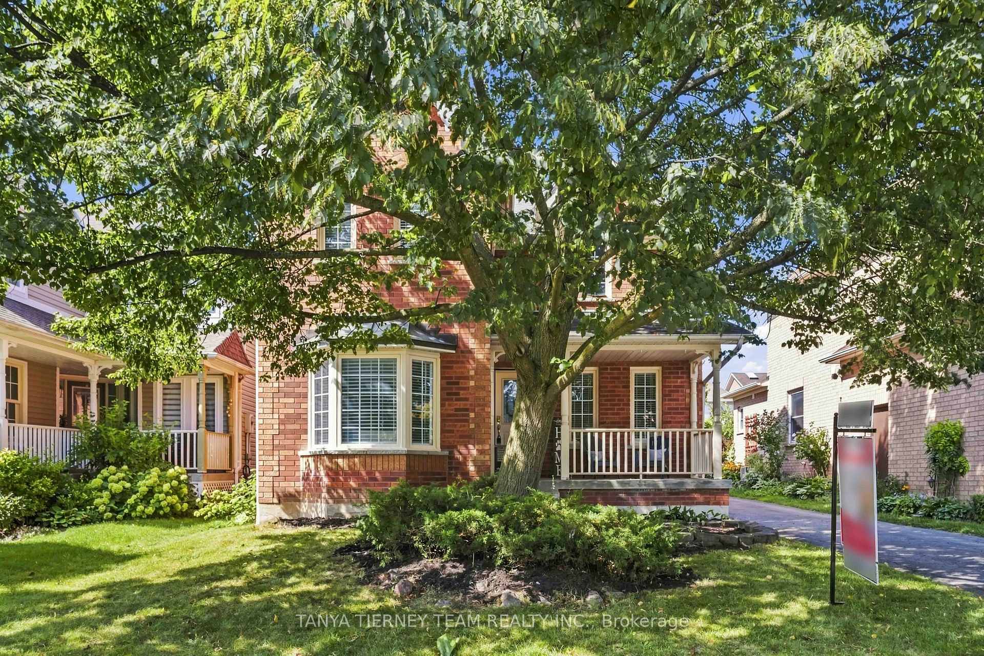 Photo 2 of 36 Zachary Place, Whitby, Brooklin — HOMEH