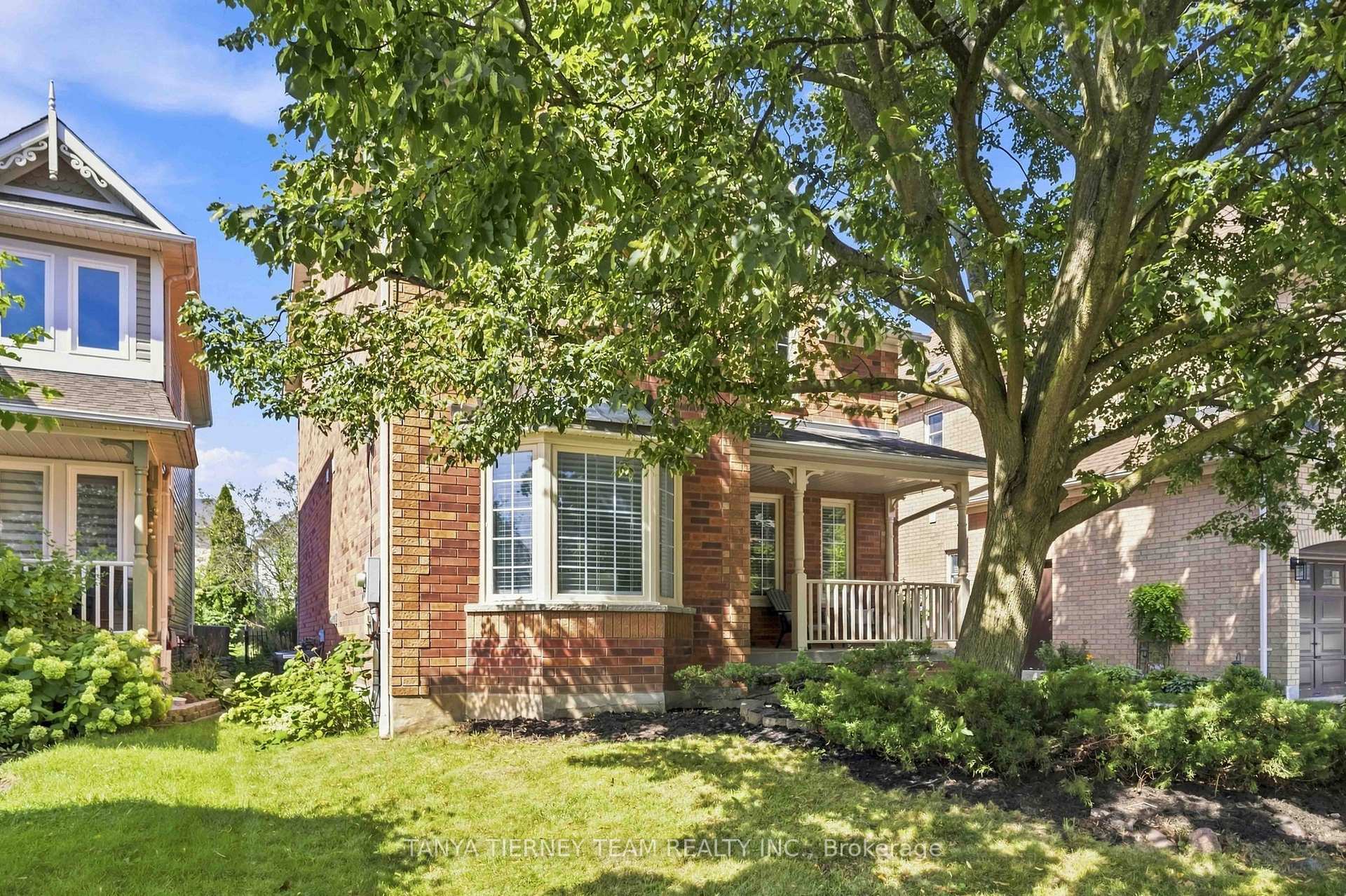 Photo 3 of 36 Zachary Place, Whitby, Brooklin — HOMEH