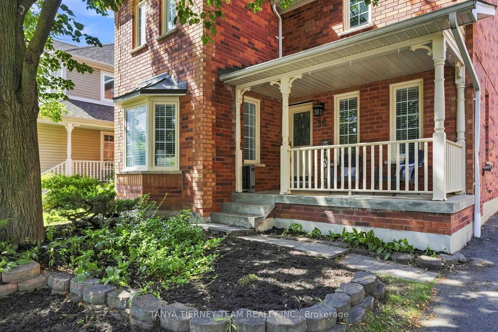Photo 4 of 36 Zachary Place, Whitby, Brooklin — HOMEH