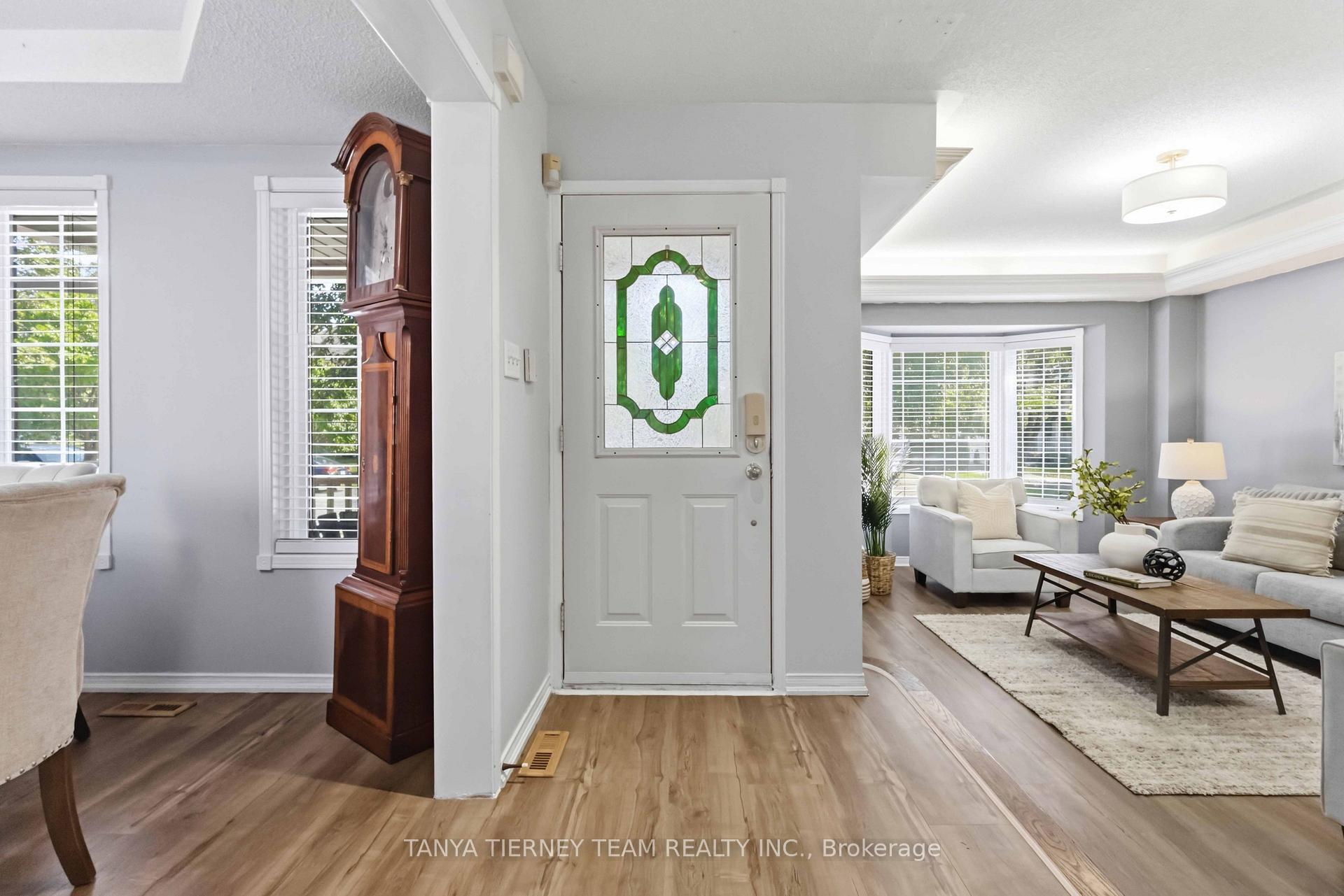 Photo 6 of 36 Zachary Place, Whitby, Brooklin — HOMEH