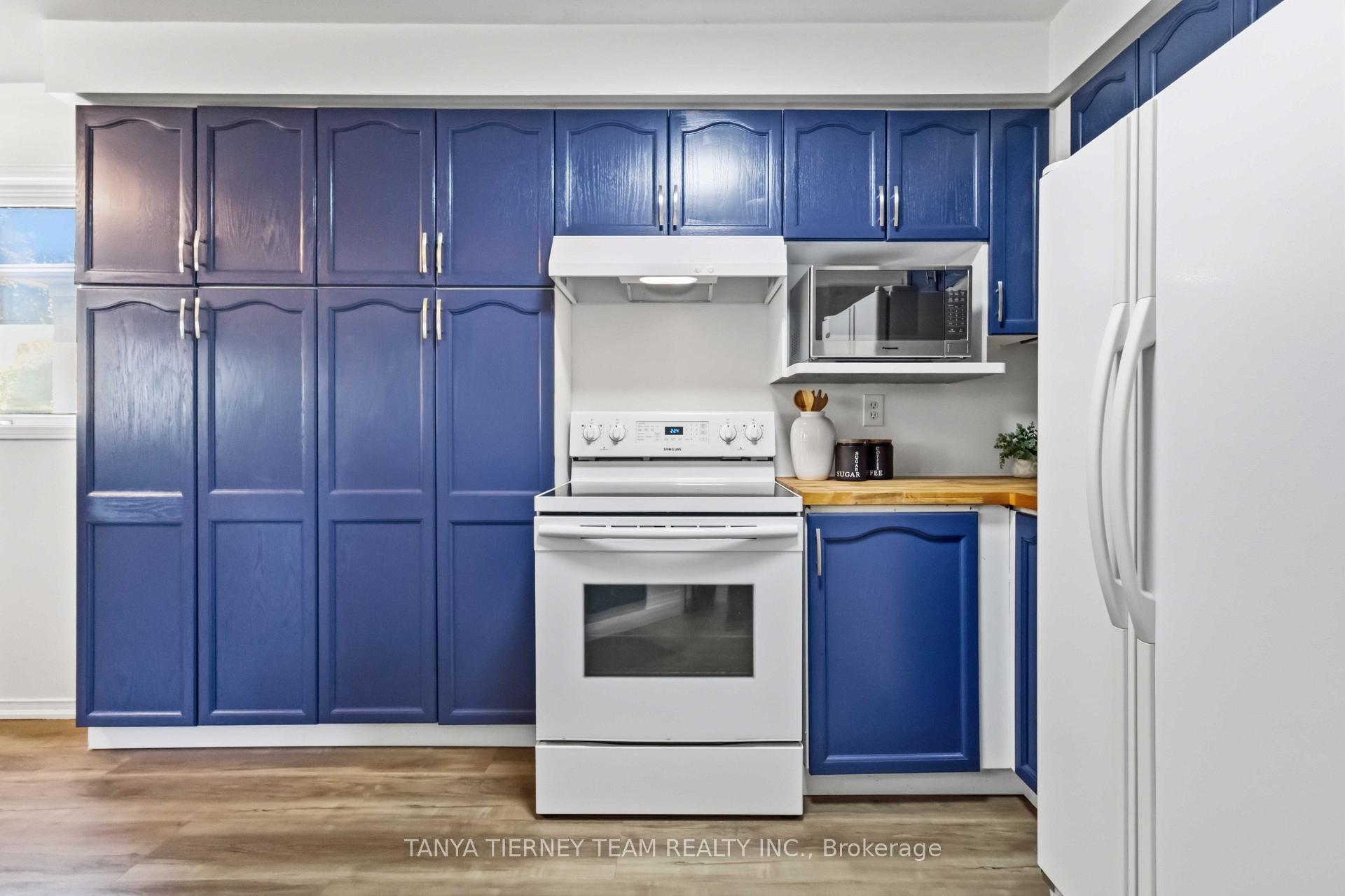 Photo 14 of 36 Zachary Place, Whitby, Brooklin — HOMEH